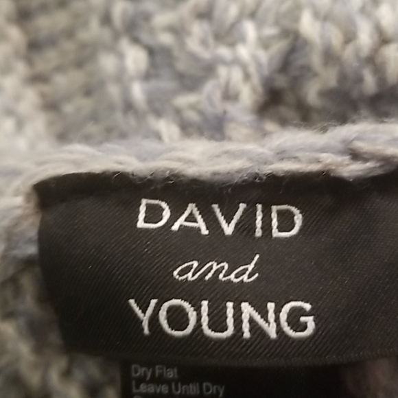 NWT WOMEN\'S DAVID & YOUNG POM 100%ACRYLIC KNIT HAT main image 6